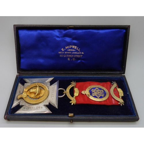 7240 - A heavy silver RAOB Edmonton Lodge medal, with original case, 107g without hanger ribbon