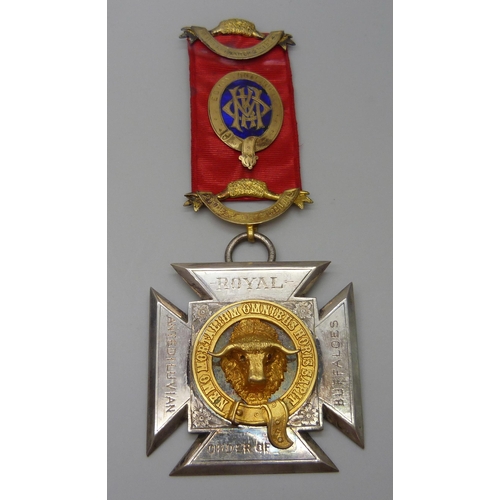 7240 - A heavy silver RAOB Edmonton Lodge medal, with original case, 107g without hanger ribbon