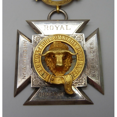 7240 - A heavy silver RAOB Edmonton Lodge medal, with original case, 107g without hanger ribbon