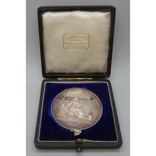 7299 - A silver Botanical and Horticultural Society medallion, cased