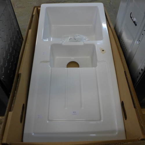 4012 - Madeira 1.5 Ceramic sink With Drainer - (Damaged)  (464-27) *This lot is subject to  VAT