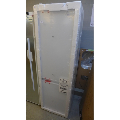 4053 - AEG Integrated 70/30 Fridge Freezer (Frost Free), Original RRP £832.5 inc Vat (464-7) *This lot is s... 