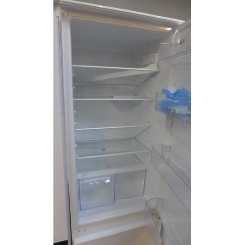 4105 - AEG Integrated 70/30 Fridge Freezer, Original RRP £499.17 inc Vat (464-66) *This lot is subject to V... 