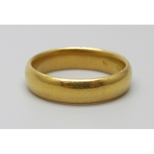 7050A - A 22ct gold wedding band ring, 6.7g, M/N