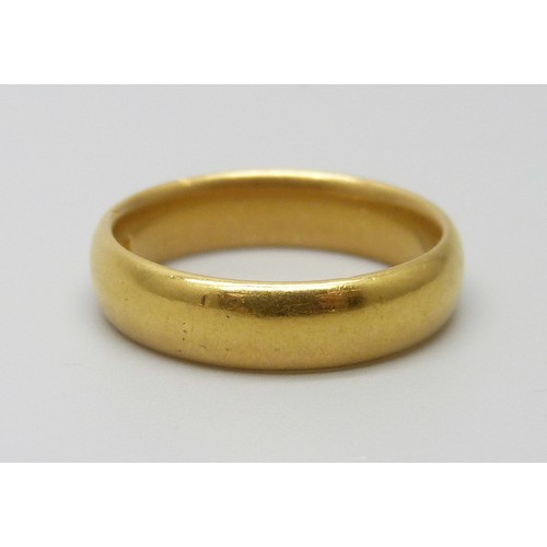 7050A - A 22ct gold wedding band ring, 6.7g, M/N