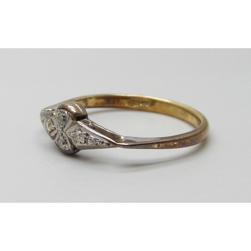 7060A - An 18ct gold and platinum set diamond ring, 2.5g, S