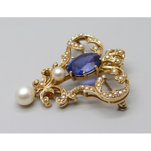 7070A - A 14ct gold 5.41ct synthetic sapphire and seed pearl brooch with pendant loop, with AnchorCert repor... 