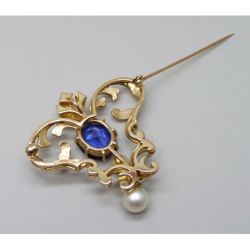 7070A - A 14ct gold 5.41ct synthetic sapphire and seed pearl brooch with pendant loop, with AnchorCert repor... 