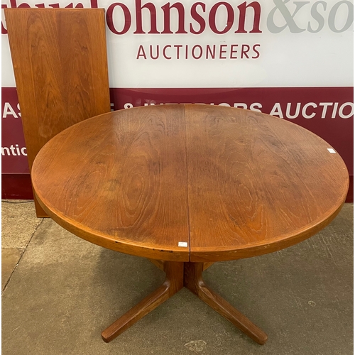 27 - A Danish teak circular extending dining table