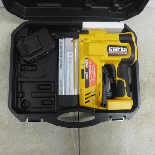 5003 - A Clarke Contractor CONSN18LIC 18V cordless nailer/stapler with battery in case