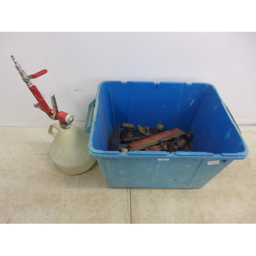 5009 - An air powered sand blaster gun with an assortment of hand tools including wood plane, brace drill, ... 