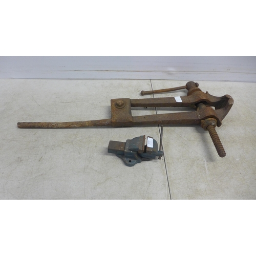 5030 - A leg vice and a Woden 186B/0 bench vice