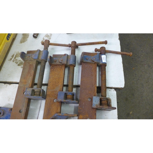 5032 - 3 Record sash clamps and 2 sash clamp extenders