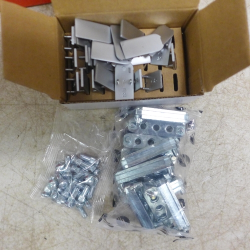 5051 - A box of Mila door hinges