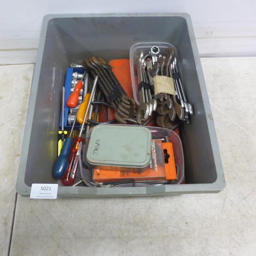 5021 - A quantity of miscellaneous items  including wrenches, sockets, a socket set, Allen keys, screwdrive... 