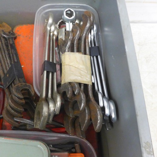 5021 - A quantity of miscellaneous items  including wrenches, sockets, a socket set, Allen keys, screwdrive... 