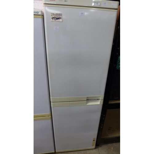 5080 - A Bosch Cooler KGV2000 free standing 50/50 fridge freezer