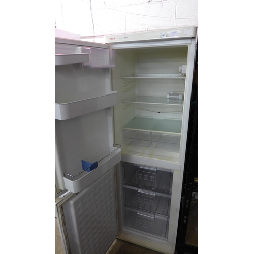 5080 - A Bosch Cooler KGV2000 free standing 50/50 fridge freezer