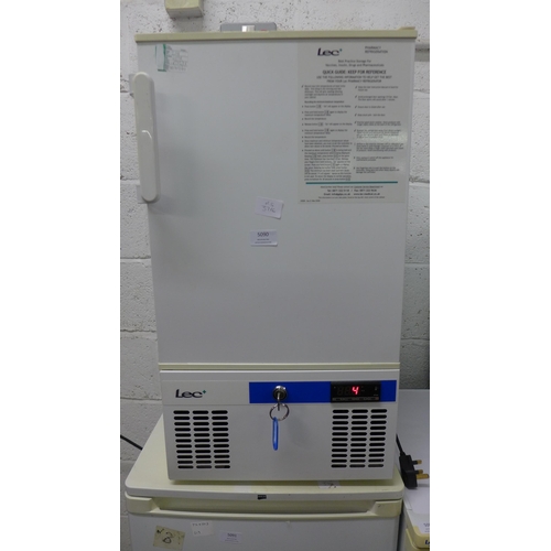 5090 - A LEC pharmacy lockable controlled drugs fridge - with key