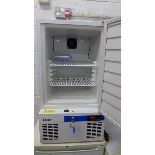 5090 - A LEC pharmacy lockable controlled drugs fridge - with key