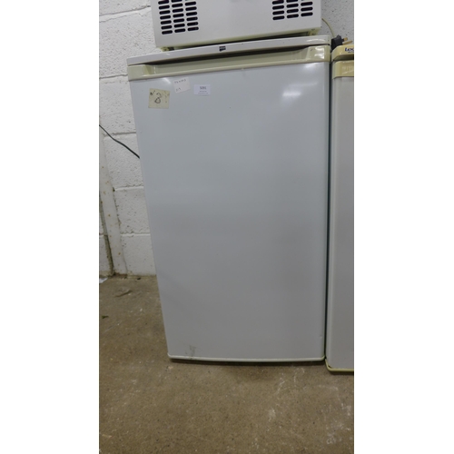 5091 - A Fairline Compact free standing under counter fridge