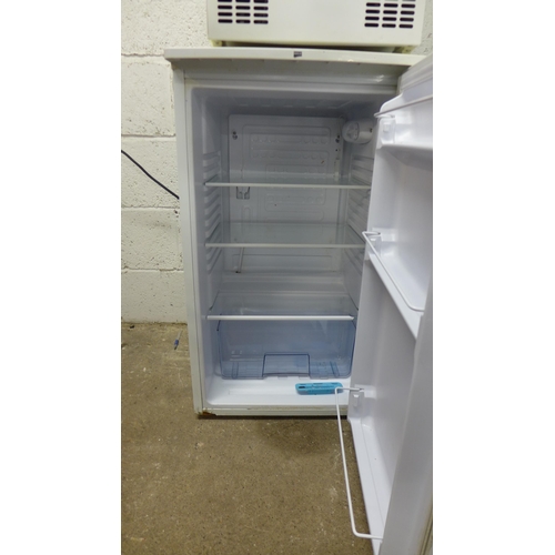 5091 - A Fairline Compact free standing under counter fridge