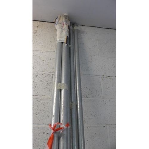 5124 - 6 key clamp poles, approximately 3m lengths