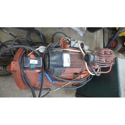 5144 - A Compair DE-A0191, 68 litre welded air receiver with air hose and a Powercraft air filter regulator... 