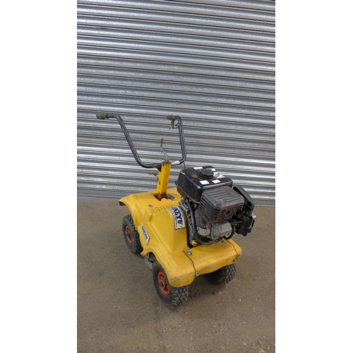 5152 - A petrol driven turf cutter