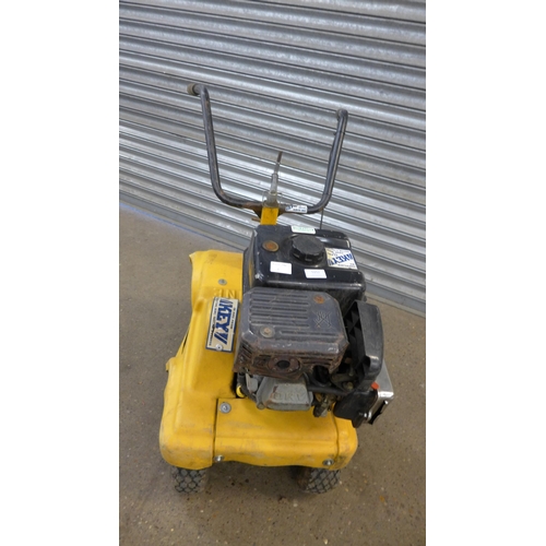 5152 - A petrol driven turf cutter