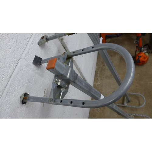 5162 - A pair of universal roof bars