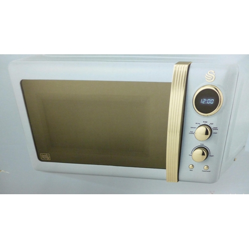 5210 - A Swan retro 20L 800w microwave