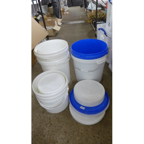 5227 - Approximately 13 food grade plastic tubs with lids