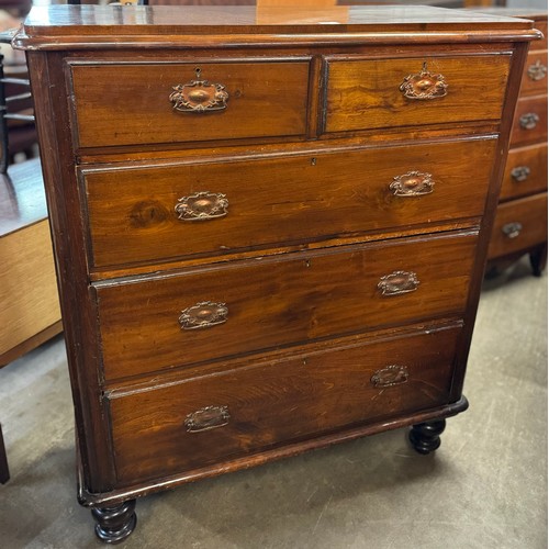 161 - A Victorian mahogany chest of drawers