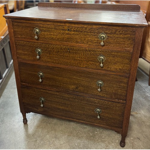 172 - An early 20th Century oak chest of drawers