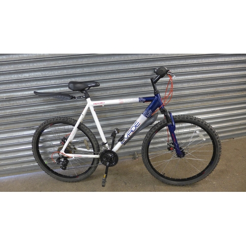 5102 - An Apollo Evade lightweight aluminium framed front suspension mountain bike *Police repossession