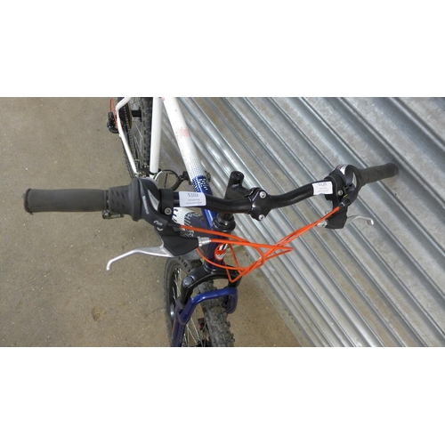 5102 - An Apollo Evade lightweight aluminium framed front suspension mountain bike *Police repossession