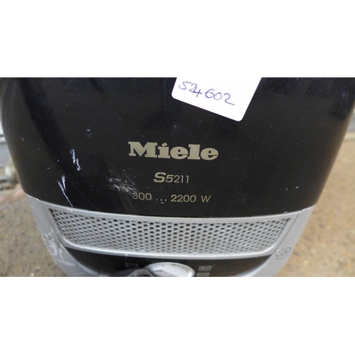 5110 - Miele 2200w CXGN Vacuum cleaner