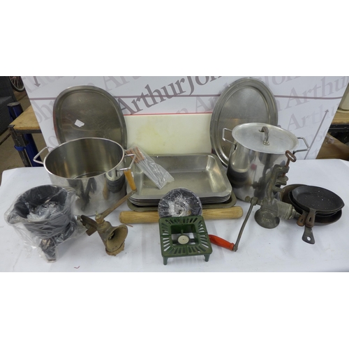 5242 - A quantity of catering equipment including pans, trays, mincers, skillets, fondue set, etc