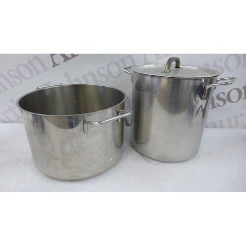 5242 - A quantity of catering equipment including pans, trays, mincers, skillets, fondue set, etc