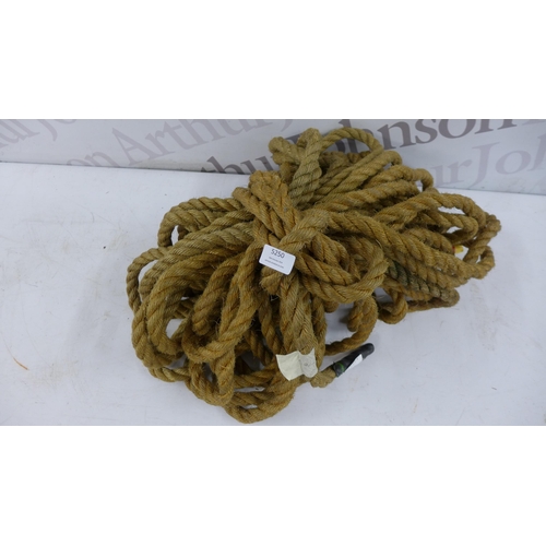 5250 - Approximately 26m of twisted rope