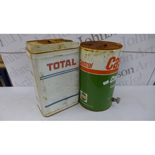 5259 - Two vintage oil cans - Castrol Castrollo 1701 and Total