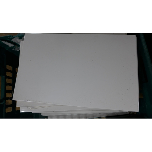 5276 - A quantity of 60 x 30 white tiles