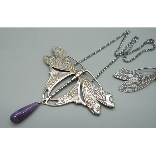 1007 - A large dragonfly pendant on chain and a brooch, pendant 10cm