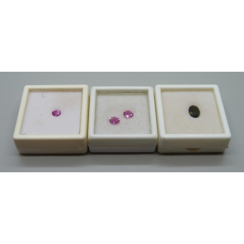 1009 - A set of boxed stones comprising a pink sapphire and two matched pink oval cut sapphires and a large... 