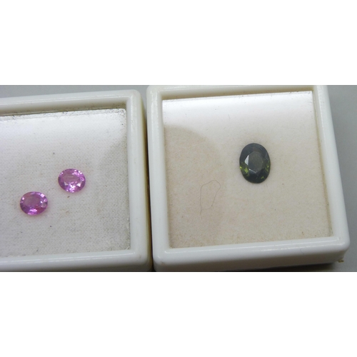 1009 - A set of boxed stones comprising a pink sapphire and two matched pink oval cut sapphires and a large... 