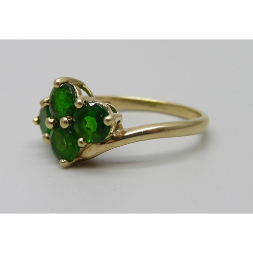 1030 - A 9ct gold and green stone set ring, 2.6g, O