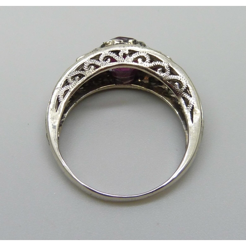 1031 - A white metal ruby and diamond set ring, stamped 750, 4.5g, O