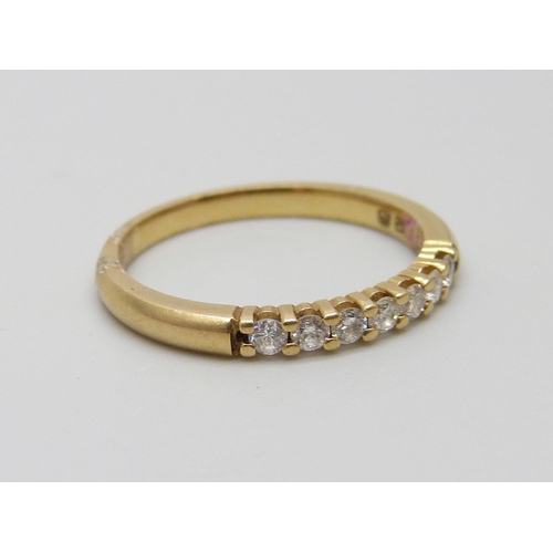 1040 - An 18ct gold and diamond ring, 2.6g, N