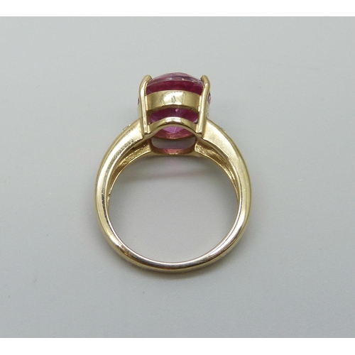 1045 - A 9ct gold ring set with an oval ruby and four white spinel, 6.2g, N